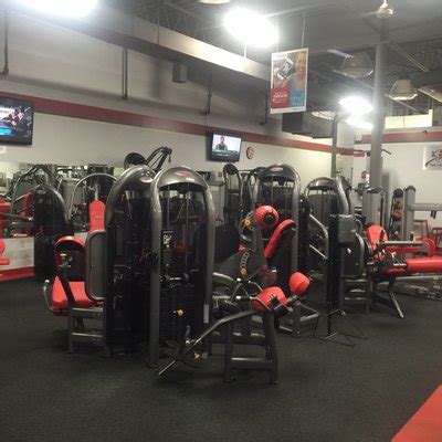 SNAP FITNESS 24.